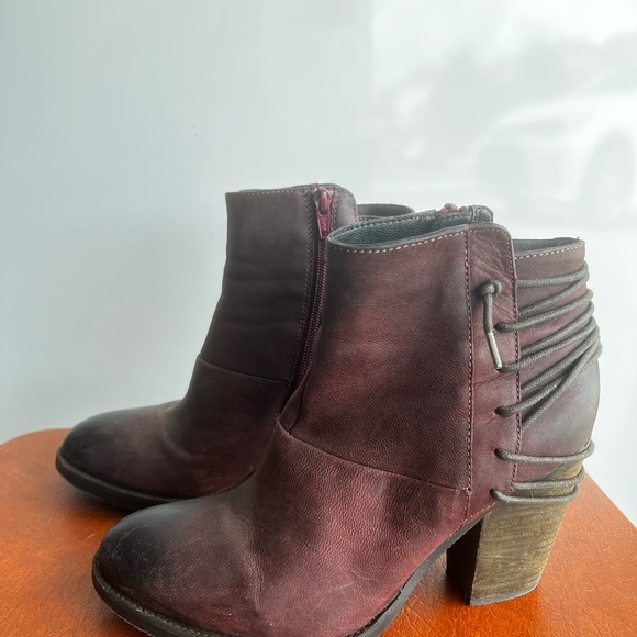 Steve Madden “Raglin” booties in Plum Never Used - Picture 3 of 9